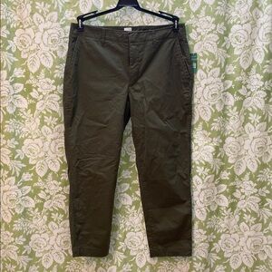GAP Women's Downtown Khaki Dark Olive Green Chinos